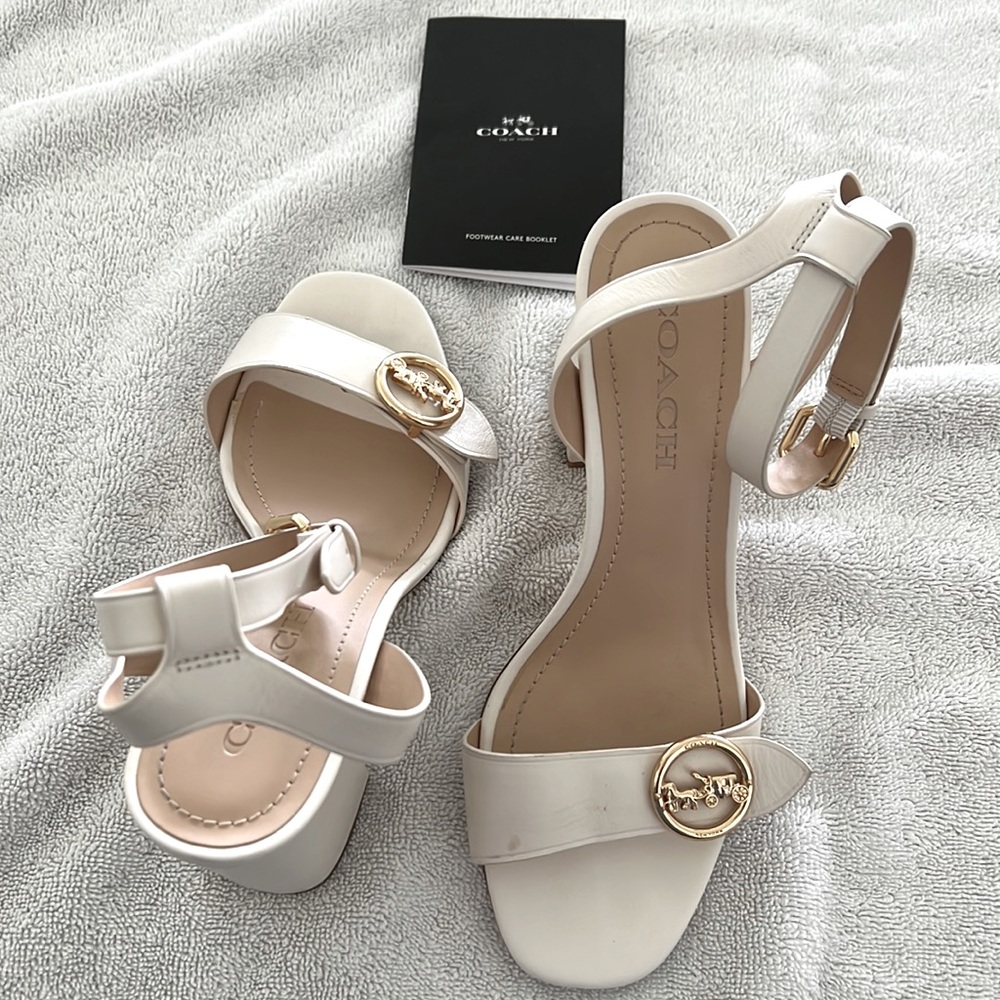 You are looking a pair of woman’s coach heels size 8 USA